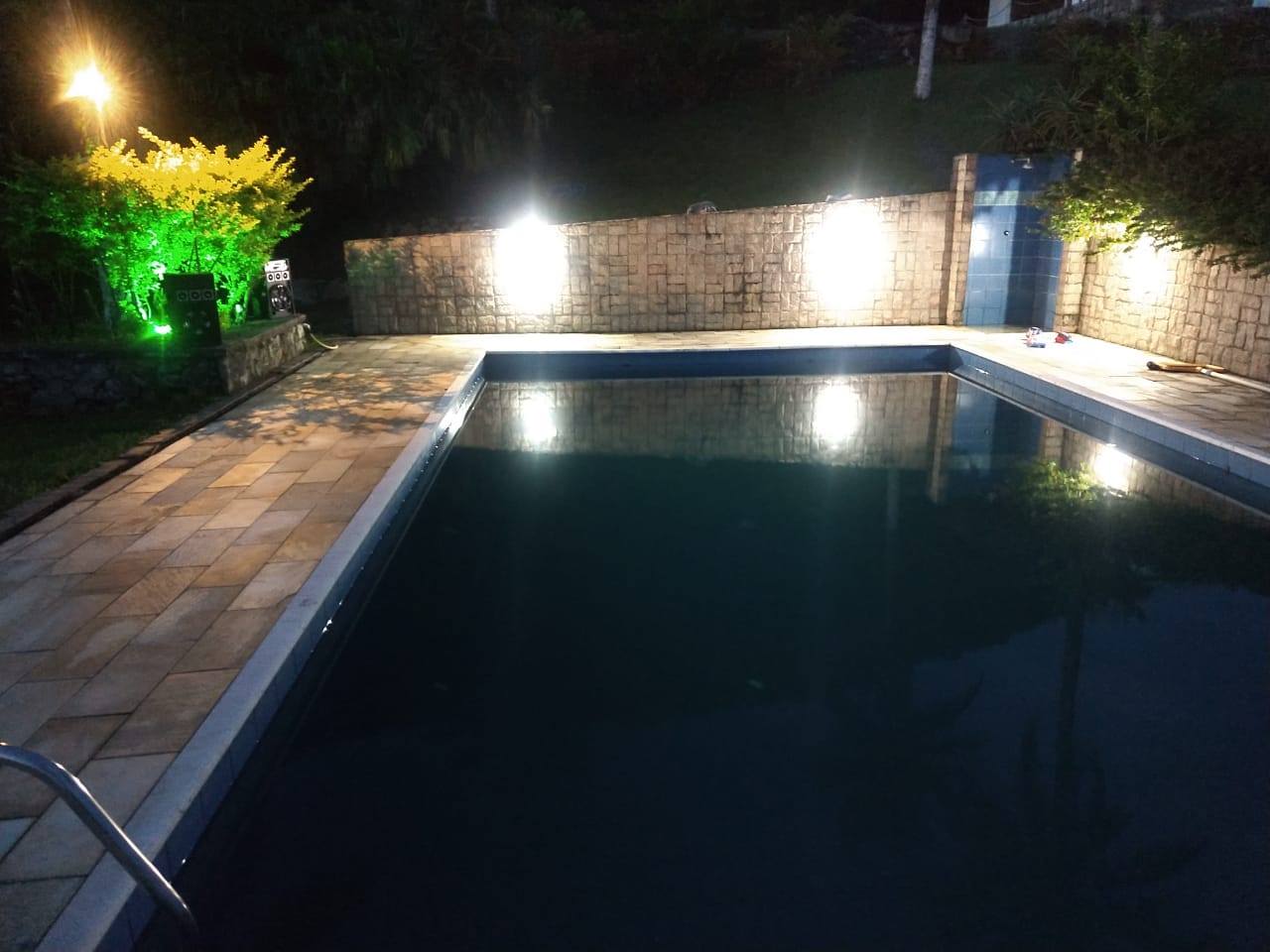 piscina a noite.jpg